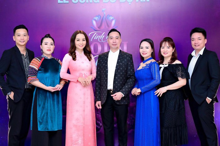 Diễn viên Mai Thu Huyền chúc mừng chương trình