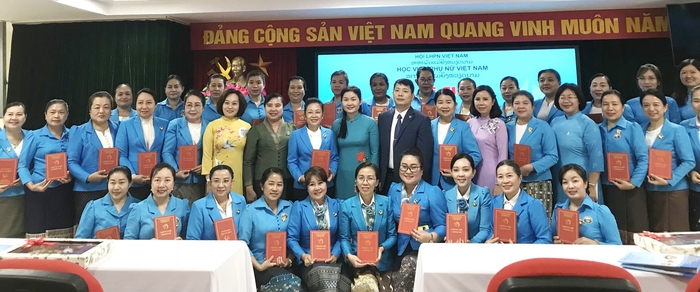 Bế giảng Lớp bồi dưỡng cán bộ Hội LHPN Lào năm 2022 - Ảnh 3.