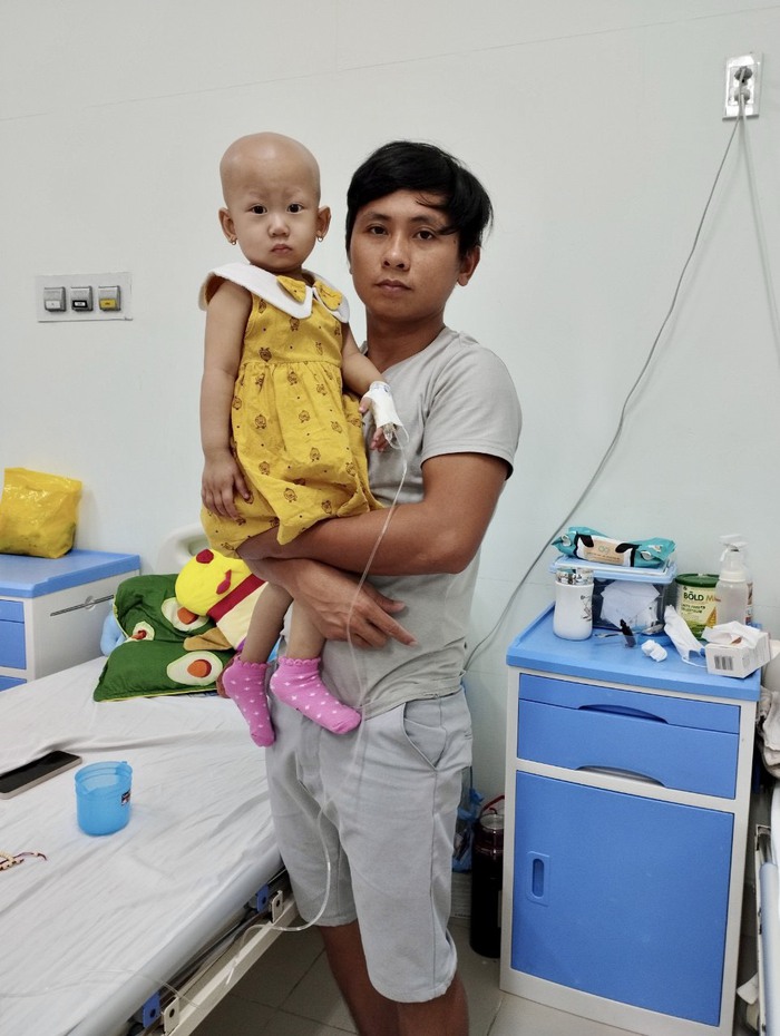 Chung tay giúp đỡ bé gái 2 tuổi mắc bệnh hiểm nghèo không tiền cứu chữa - Ảnh 4.