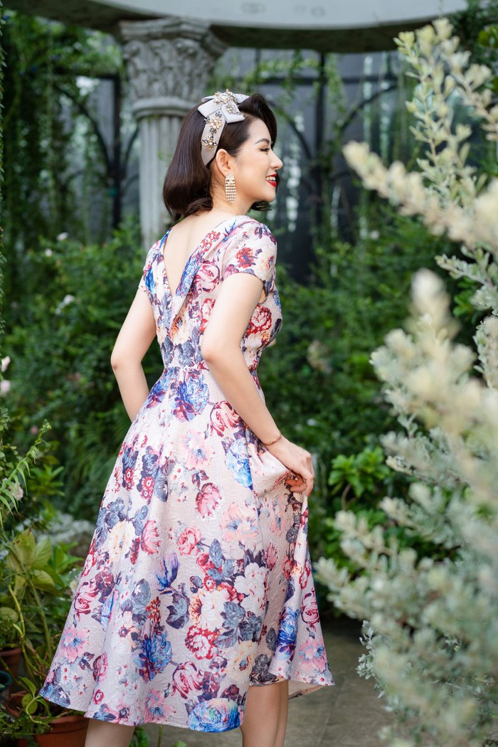 Diễn viên Lưu Huyền Trang khiến giới mộ điệu không rời mắt trong bộ sưu tập của thời trang Mecia - Ảnh 8.