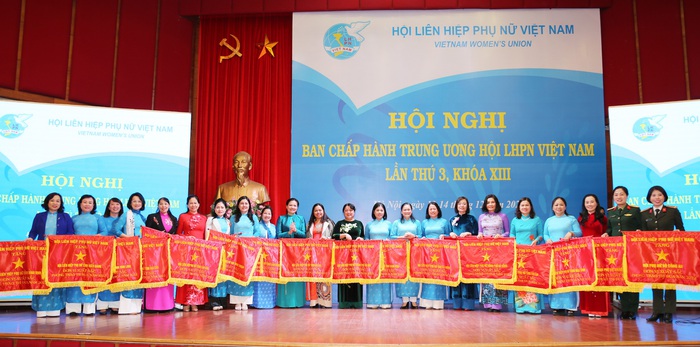 Hội LHPN Việt Nam tôn vinh tập thể và cá nhân xuất sắc trong năm 2022 - Ảnh 2.