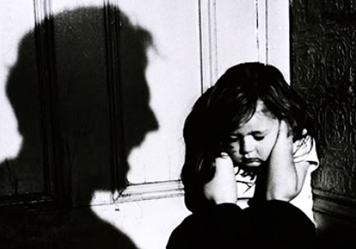 Những ảnh hưởng lâu dài có thể xảy ra khi trẻ em bị xâm hại tình dục - Ảnh 1.