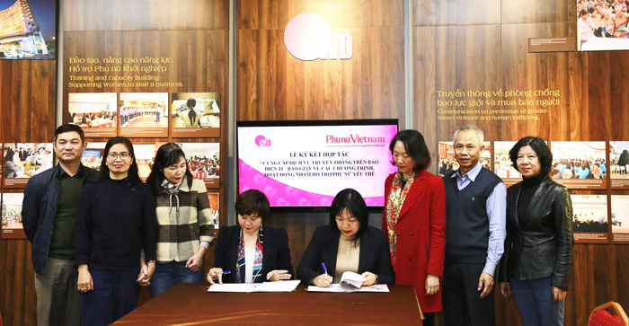 Báo Phụ nữ Việt Nam và Trung tâm Phụ nữ và Phát triển hợp tác truyền thông hỗ trợ phụ nữ yếu thế - Ảnh 2.