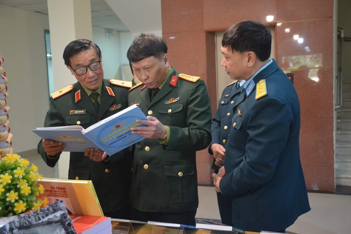 NXB Quân đội nhân dân thực hiện nhiều đầu sách kỷ niệm 50 năm chiến thắng “Hà Nội – Điện Biên Phủ trên không”