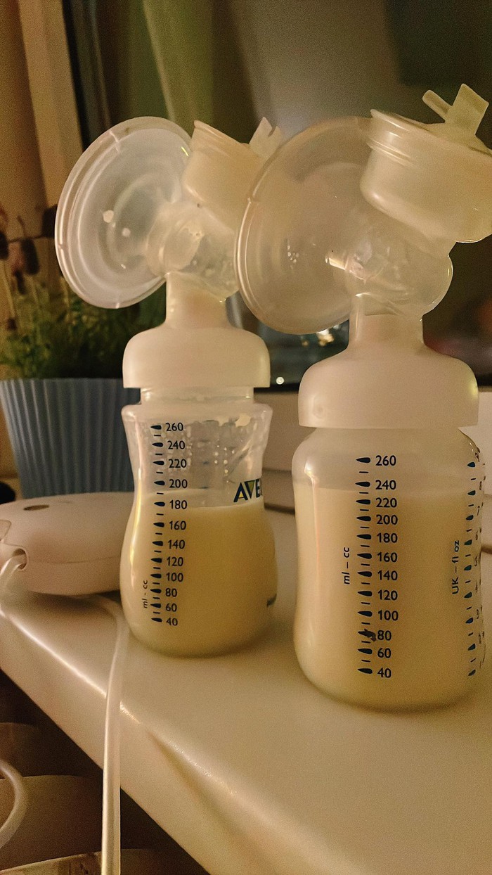 Mẹ sinh đôi chia sẻ cách kích sữa, bé 7 tháng tăng hơn 5kg - Ảnh 2.