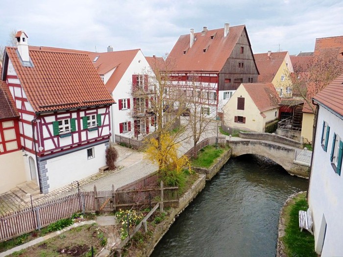 Thị trấn ở Đức dùng hơn 72.000 tấn kim cương để xây nhà - Ảnh 5.