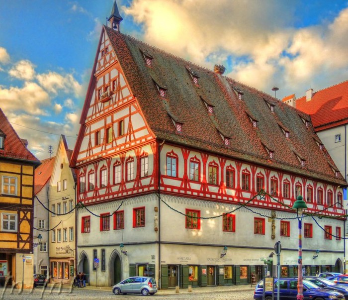 Thị trấn ở Đức dùng hơn 72.000 tấn kim cương để xây nhà - Ảnh 4.