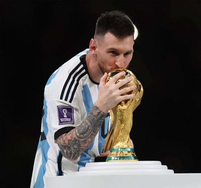 Giải mã 'lá bùa' đỏ bí ẩn giúp Messi giành được chức vô địch World Cup cuối cùng trong sự nghiệp của mình - Ảnh 10.