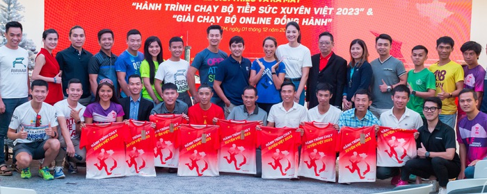 Chạy bộ tiếp sức xuyên Việt gây quỹ phẫu thuật cho trẻ bị dị tật hàm mặt - Ảnh 1.