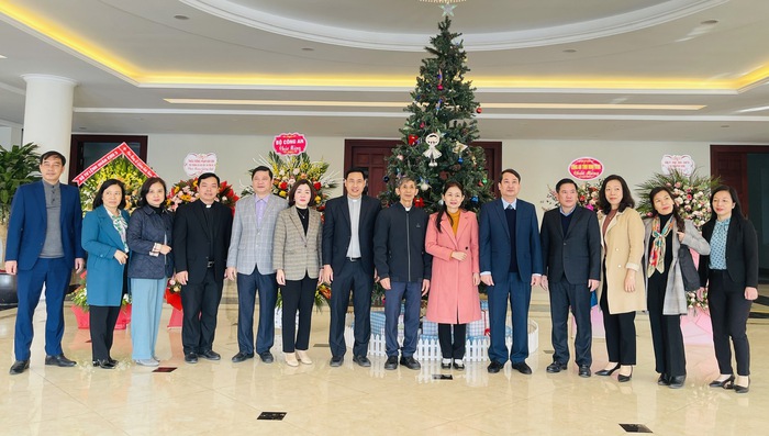 Lãnh đạo Hội LHPN Việt Nam chúc mừng Giáng sinh tại Giáo phận Phát Diệm - Ảnh 1.