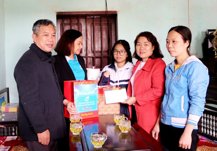 Trao học bổng Mottainai cho 5 trẻ mồ côi tỉnh Thanh Hoá - Ảnh 1.