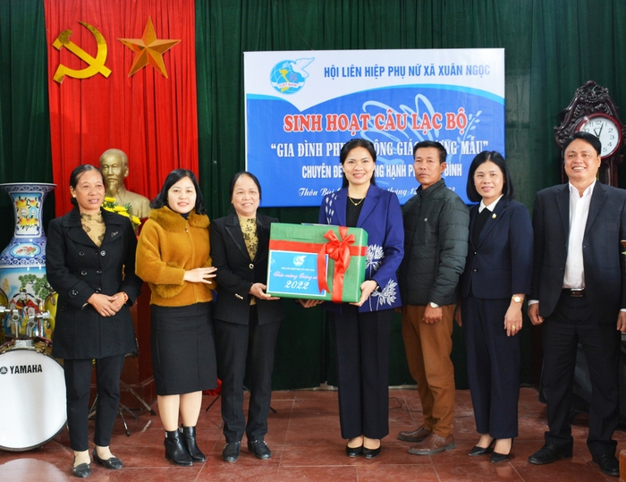 Chủ tịch Hội LHPN Việt Nam chúc mừng Giáng sinh tại Giáo phận Bùi Chu và thăm Cô nhi viện tuổi đời 170 năm - Ảnh 5.