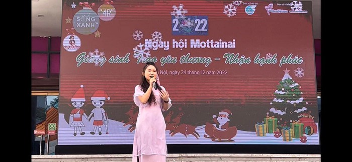 Giọng ca The Voice Kids Đồng Hiền Trang Anh thể hiện ca  khúc  “Heal the World” bằng tiếng Anh và Việt