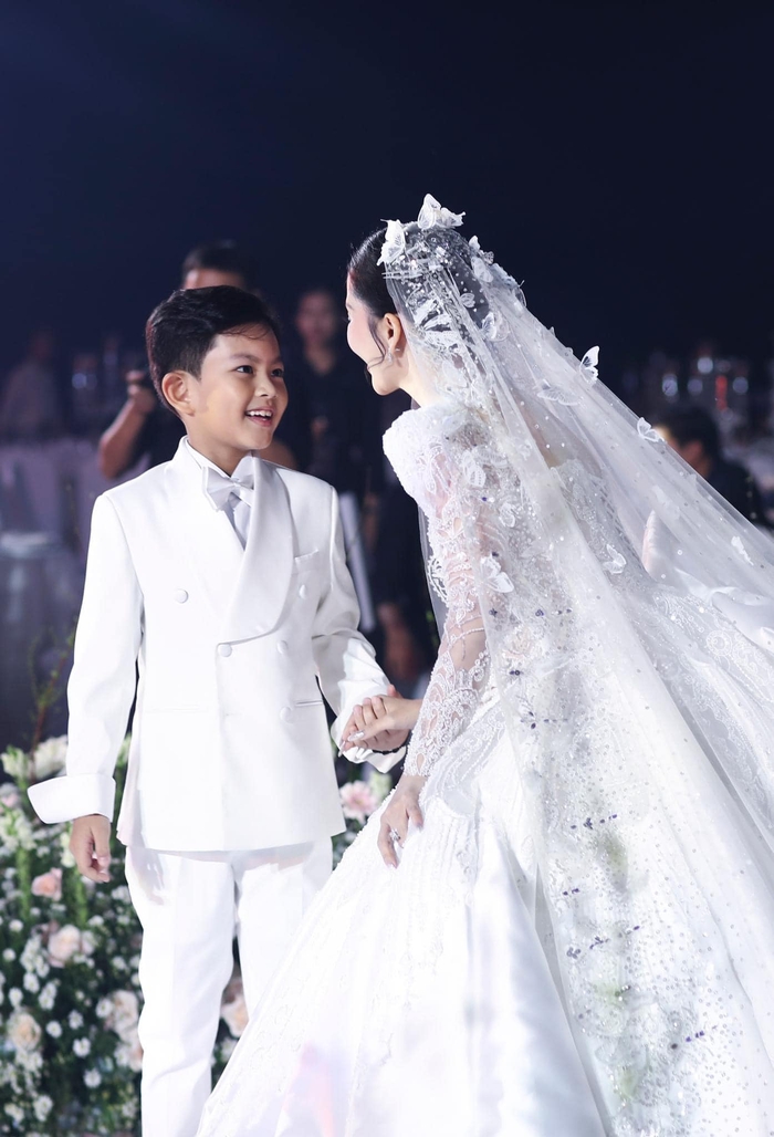 Lý do con gái Phan Hiển - Khánh Thi không xuất hiện trong hôn lễ của bố mẹ  - Ảnh 1.