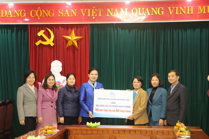 Chủ tịch Hội LHPN Việt Nam thăm và làm việc tại tỉnh Bắc Kạn - Ảnh 2.