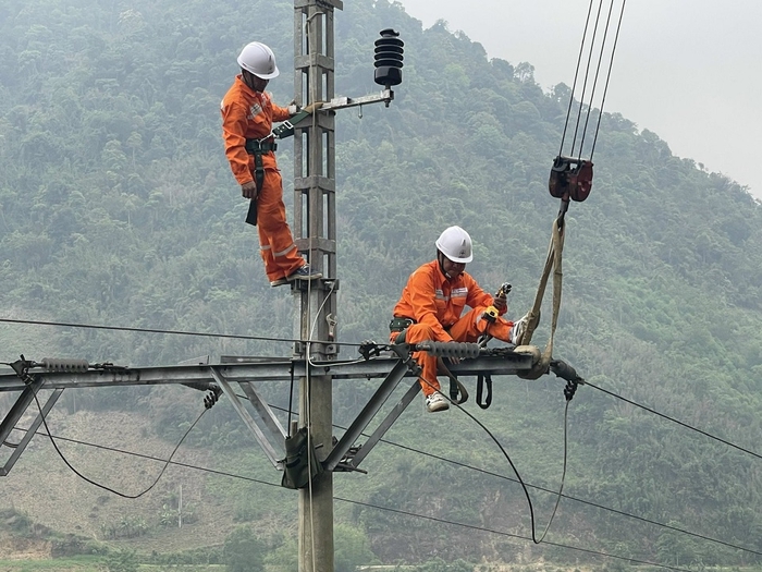 Năm 2022 : Điện lực miền Bắc nỗ lực vượt khó, đảm bảo cấp điện an toàn và ổn định cho người dân - Ảnh 3.