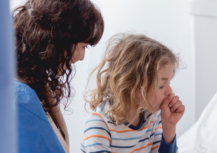 Dấu hiệu nhận biết trẻ bị ho gà tránh nhầm lẫn với các bệnh hô hấp khác - Ảnh 2.