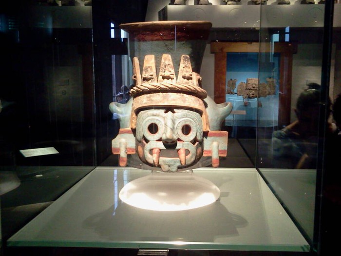 Các nhà khảo cổ khai quật một 'bộ sưu tập đặc biệt' gồm mặt nạ Maya bằng vữa, đá 1.300 năm tuổi ở Mexico - Ảnh 2.
