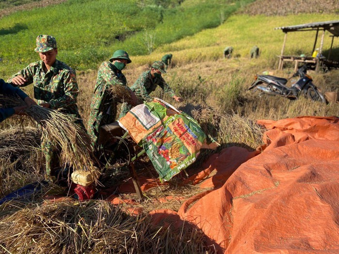 Bộ đội biên phòng Chiềng Sơn nỗ lực giúp đồng bào dân tộc Mông tránh xa ma tuý  - Ảnh 4.