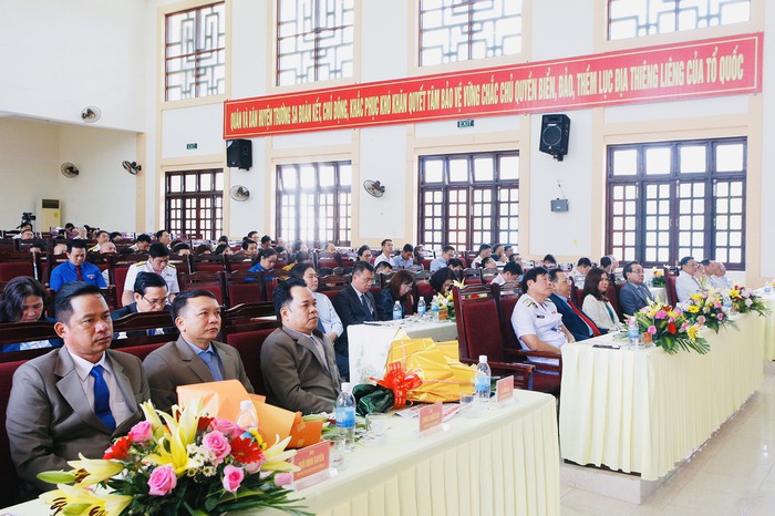 Huyện Trường Sa đón nhận Huân chương Lao động hạng Nhất - Ảnh 1.