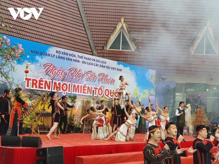 Thông qua các nội dung Ngày hội, sẽ giới thiệu các nghi lễ, lễ hội, phong tục tập quán tốt đẹp của các dân tộc Việt Nam giúp người dân, du khách hiểu thêm những giá trị, nét đẹp văn hóa, truyền thống Việt Nam trong đón Tết vui xuân