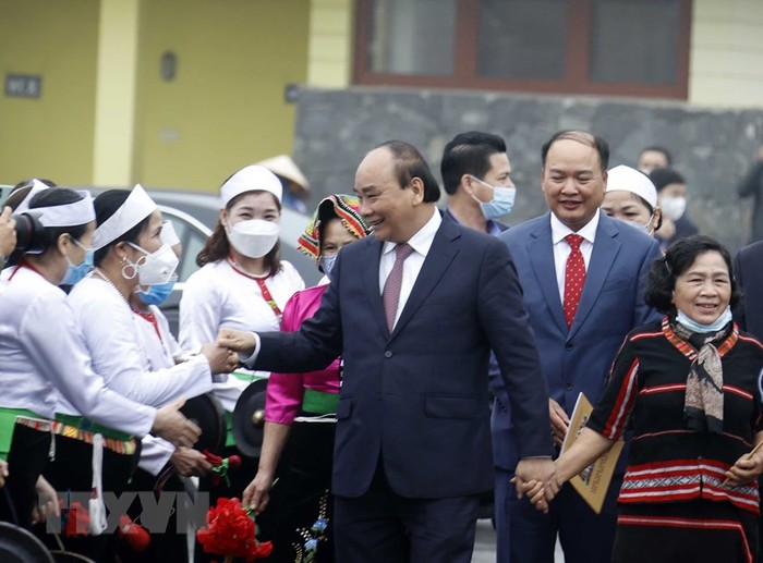 Chủ tịch nước Nguyễn Xuân Phúc với các đại biểu Ngày hội Sắc xuân trên mọi miền Tổ quốc