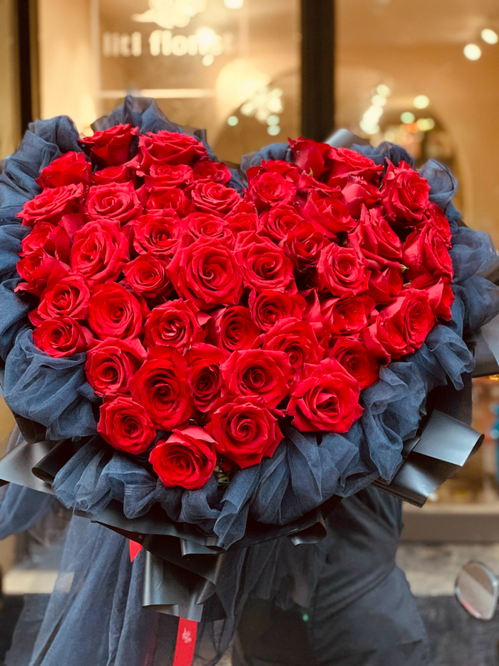 Ngắm những bó hoa hồng giá “ngàn đô” trong ngày lễ tình yêu - Ảnh 4.