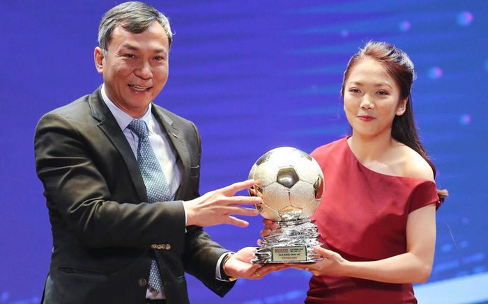 Cầu thủ Huỳnh Như lần thứ 3 liên tiếp giành giải Quả bóng Vàng