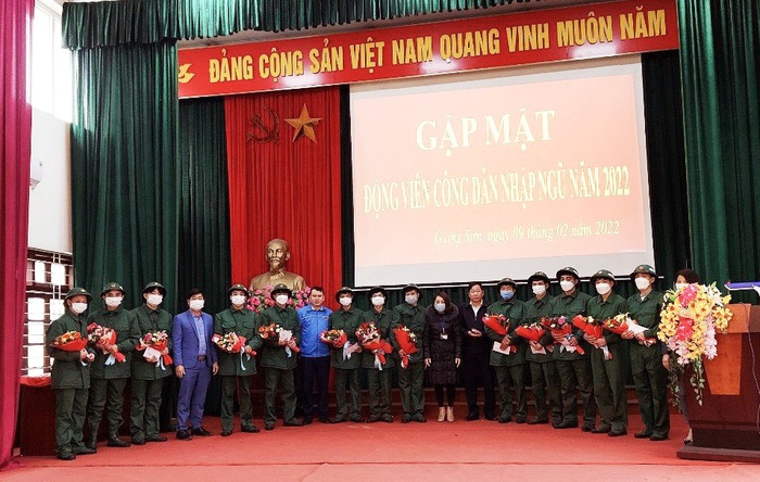 Các cấp Hội LHPN tỉnh Bắc Ninh thăm, tặng quà tân binh lên đường nhập ngũ năm 2022 - Ảnh 1.