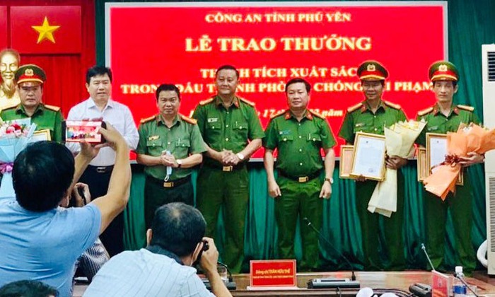 Công an tỉnh Phú Yên được khen thưởng do phá nhanh vụ trọng án giết người - Ảnh 2.