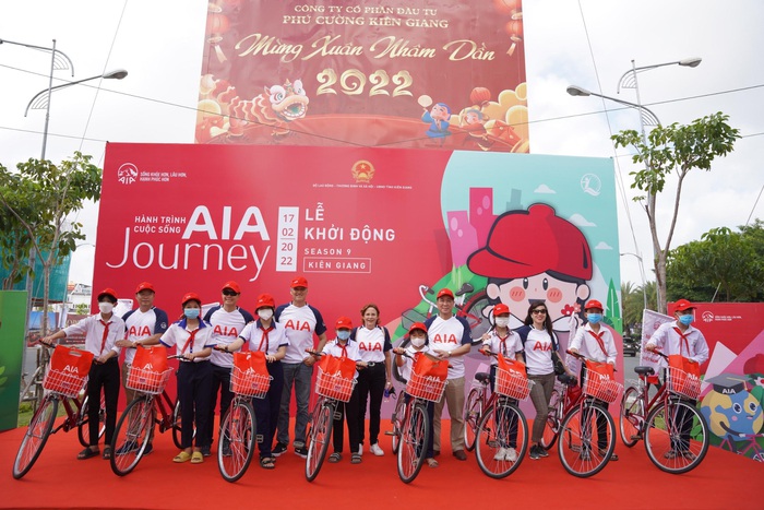 Quỹ Bảo trợ trẻ em Việt Nam tặng xe đạp cho trẻ em nghèo đến trường - Ảnh 1.
