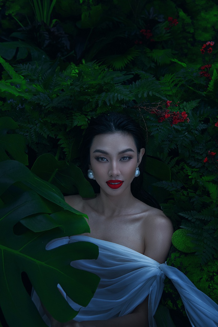 Hoa hậu Thùy Tiên hóa thân thành “nữ thần rừng núi” đầy quyến rũ - Ảnh 7.