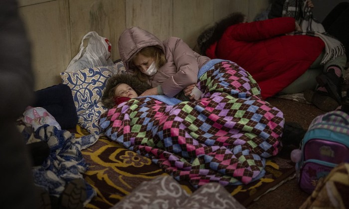 Phụ nữ và trẻ em trong chiến sự Nga - Ukraine - Ảnh 7.