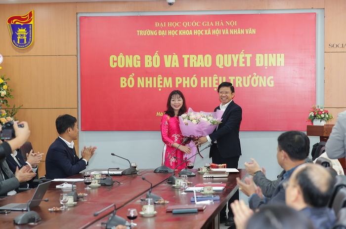 Bà Đặng Thị Thu Hương được bổ nhiệm làm Phó Hiệu trưởng Đại học KHXH&NV Hà Nội - Ảnh 1.