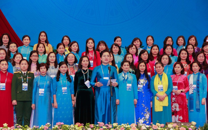 Ban Chấp hành Hội LHPN Việt Nam khóa XIII ra mắt Đại hội, nhận nhiệm vụ