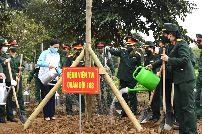 Hội LHPN Việt Nam: Phát động trồng 130.000 cây xanh, góp phần phủ xanh nhiều vùng miền cả nước  - Ảnh 1.