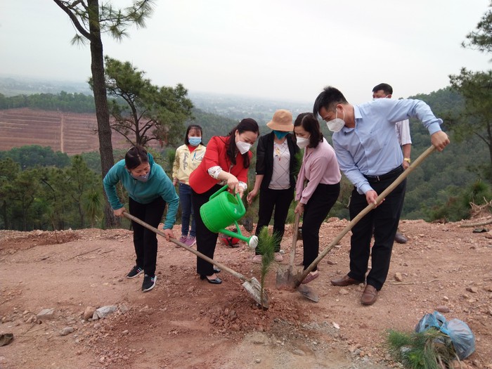 Hội LHPN tỉnh Bắc Giang trồng 4.000 cây thông  - Ảnh 2.