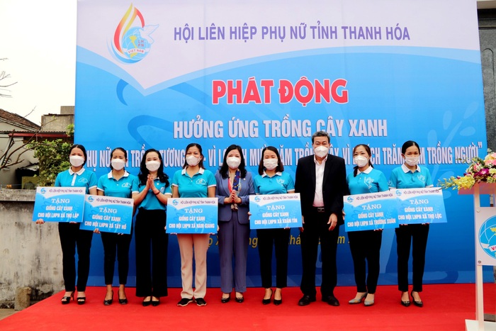 Hội LHPN Thanh Hoá hưởng ứng trồng cây xanh chào mừng thành công Đại hội đại biểu Phụ nữ XIII - Ảnh 3.