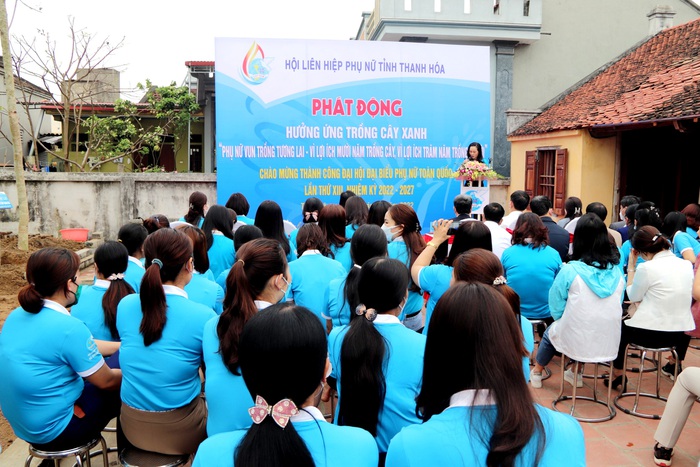 Hội LHPN Thanh Hoá hưởng ứng trồng cây xanh chào mừng thành công Đại hội đại biểu Phụ nữ XIII - Ảnh 2.