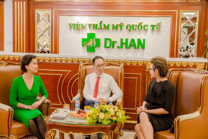 MC Nguyễn Cao Kỳ Duyên bật mí bí quyết trẻ đẹp ở độ tuổi U60 - Ảnh 3.