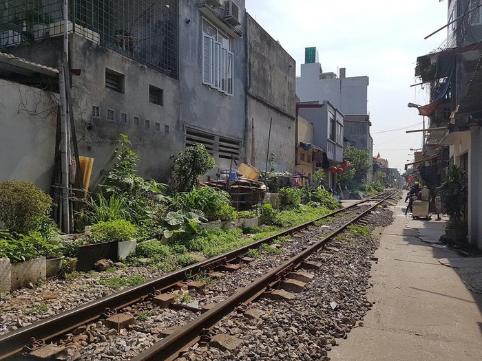 “Màu áo mới” trên tuyến đường sắt quận Lê Chân - Ảnh 2.