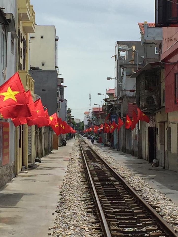 “Màu áo mới” trên tuyến đường sắt quận Lê Chân - Ảnh 3.