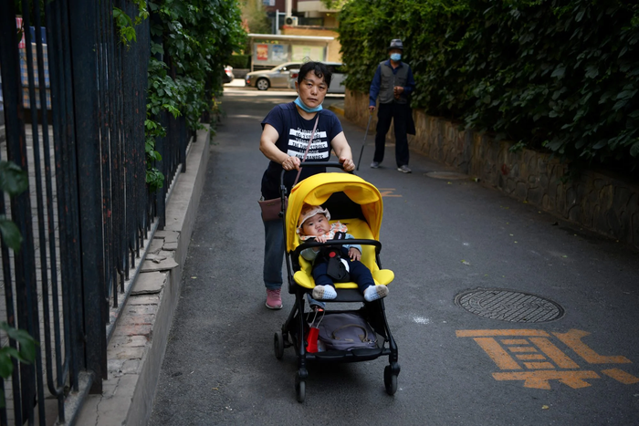 Trung Quốc: Đề xuất cho phép phụ nữ độc thân trên 30 tuổi sinh con  - Ảnh 1.