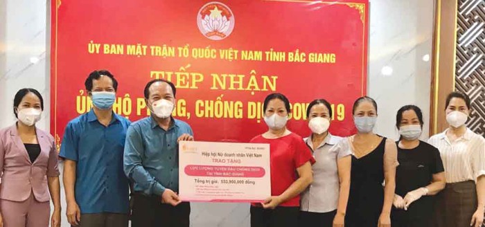 Hiệp Hội Nữ doanh nhân Việt Nam, Hội Nữ doanh nhân tỉnh Bắc Giang tặng quà ủng hộ phòng, chống dịch Covid-19 tại tỉnh Bắc Giang