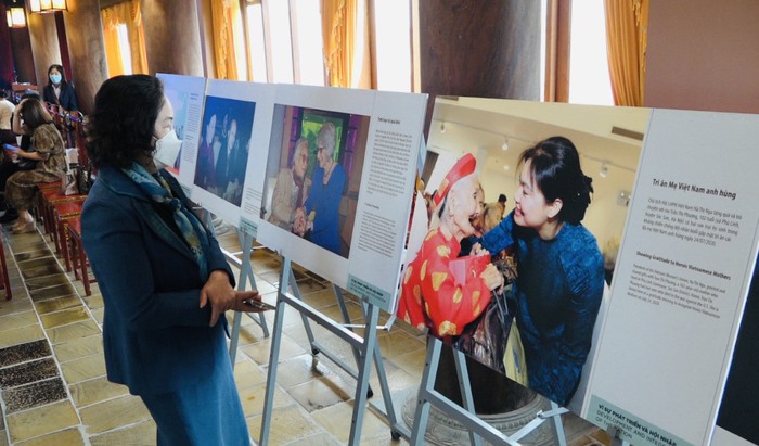 Những khoảnh khắc đẹp trong cuộc hành 90 năm lịch sử của phụ nữ Việt Nam - Ảnh 6.