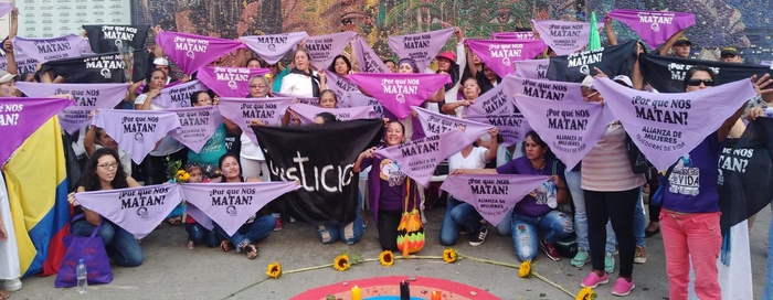 Các nhà hoạt động và thành viên của tổ chức &quot;Tejedoras de Vida&quot; tuần hành chống bạo lực đối với phụ nữ