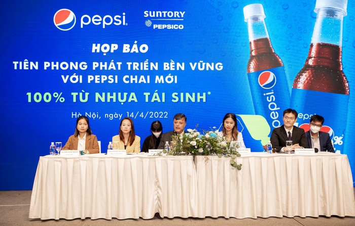 Đại diện Suntory PepsiCo Việt Nam trả lời báo chí