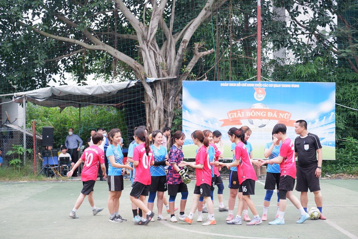 Đội bóng Hội LHPN Việt Nam về nhì giải bóng đá nữ Khối các cơ quan Trung ương - Ảnh 1.