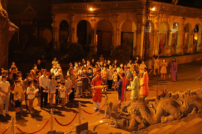 Tour đêm Giải mã Hoàng thành Thăng Long thu hút sự quan tâm của du khách