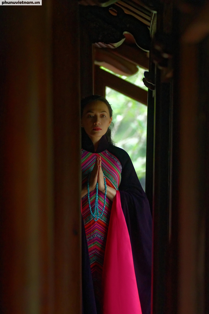 Bộ sưu tập áo dài của nhà thiết kế David Minh Đức đã góp phần mang lại cảm hứng cho Tinna Tình trong MV Bát Nhã Tâm Kinh sắp tới
